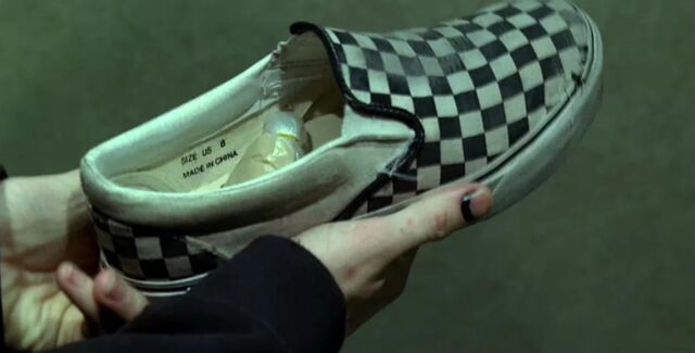File:Charlie'sShoeSize8.jpg