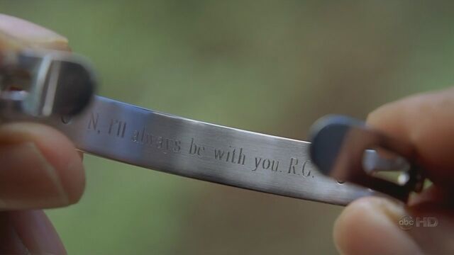 File:4x03 Bracelet.jpg