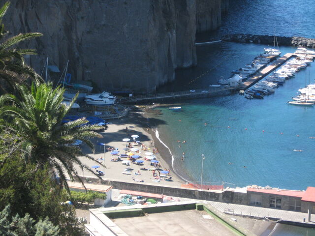 File:An island.jpg