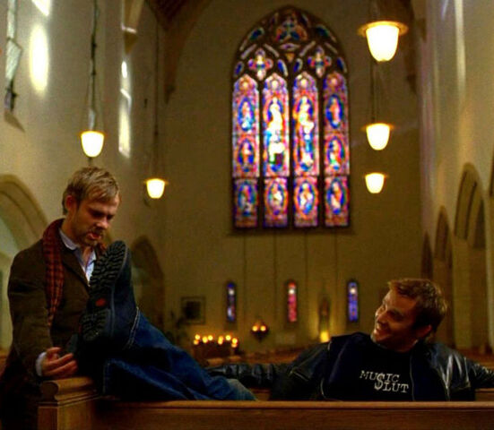 Archivo:688px-Moth-charlie-Liam-church.jpg