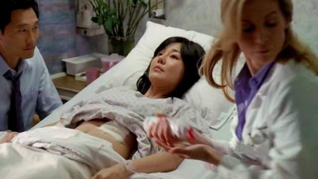 File:6x17SunJinJuliet.png