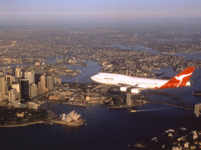 File:QuantasoverSydney.jpg