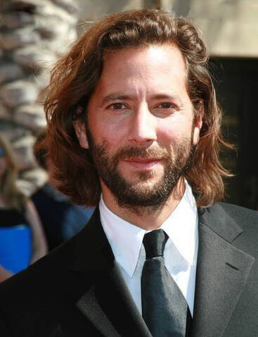 Ficheiro:Henry-ian-cusick-58th-annual-creative-arts-emmy-awards-0O313Z.jpg