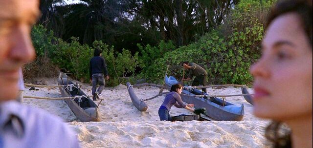 Archivo:Ajirasurvivors&canoes.jpg