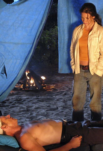 ملف:KateMarshallTent1x03.jpg