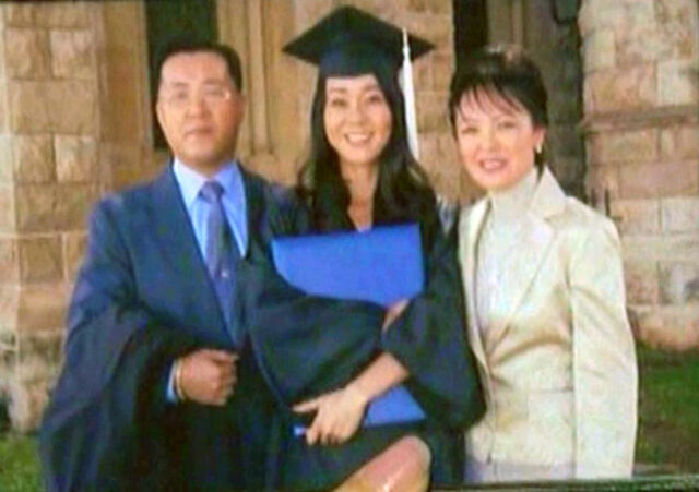 Bestand:Doc-cap-gown.jpg