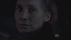 800px-5x04 Juliet'sBleedingNose2.jpg