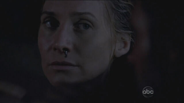 Archivo:800px-5x04 Juliet'sBleedingNose2.jpg