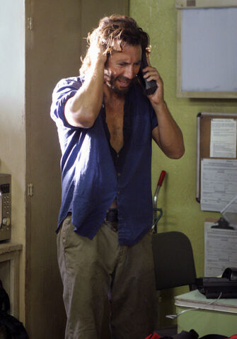 File:4x05 DesPhone.jpg