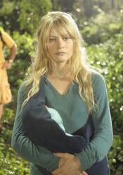 4x01-Claire-sucht-Charlie.jpg
