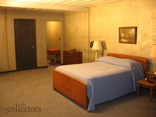 File:The Collectors Wallpaper Room 10.jpg