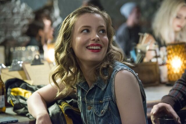 File:Netflix Love Promo 12.jpg