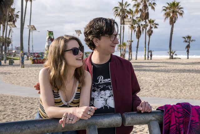 File:Netflix Love Promo 11.jpg