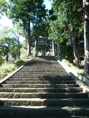 File:Stairs ascending to izusan jinja.png