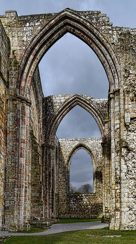 File:Underneath the Arches.jpg