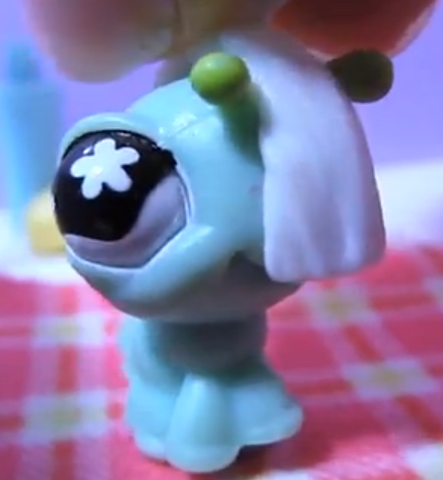 File:Gigi Bandaged up.png
