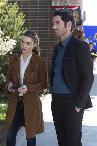 File:201 promo Lucifer Chloe 2.jpg