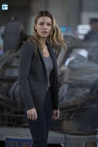 File:101 Chloe car wreck.jpg