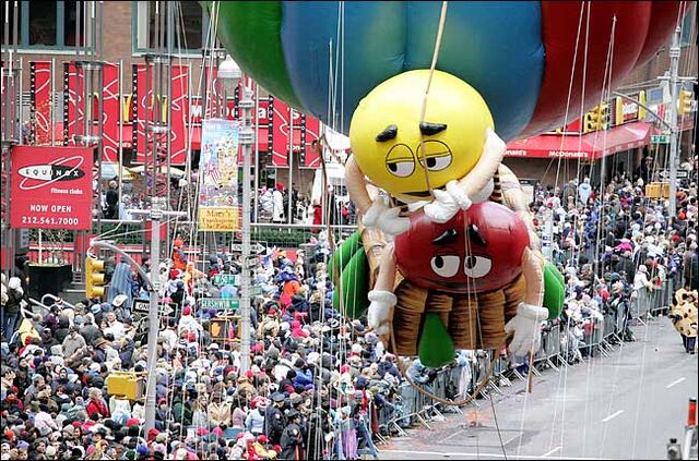 File:Parade mm.jpg