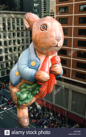 File:Pater-rabbit-balloon-macys-thanksgiving-day-parade-nyc-EDCHB0.jpg