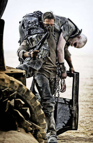 Файл:Ss-mad-max-fury-road-103g.jpg