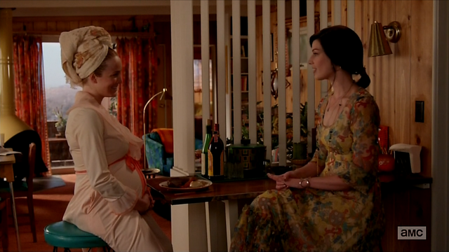 File:7x05 Megan's outfit 02.png