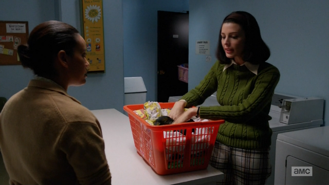 File:6x03 Megans outfits (01).png