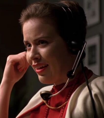 File:Lois-Sadler-phone-3.jpeg
