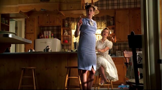 File:Ladies room betty francine.jpg