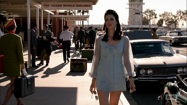 File:7x01 Megan outfit 1.png