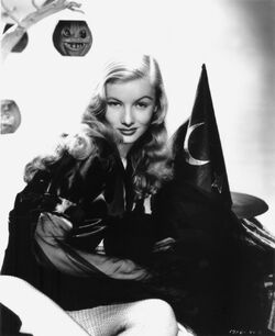 Veronicalake-837x1024