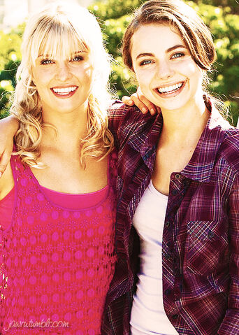 File:Sirena and Nixie.jpg