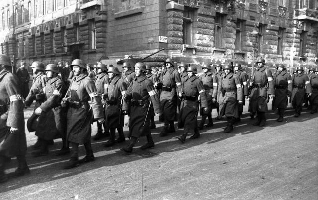 Archivo:Miembros Cruz Flechada.jpg