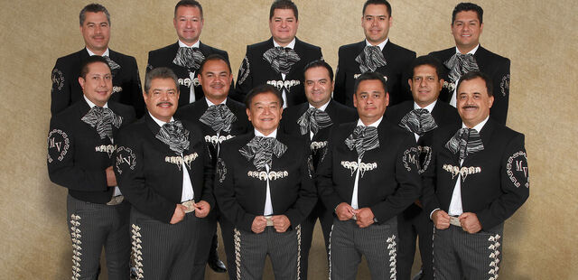 Archivo:Mariachi-vargas-2015-live-milwaukee-concert.jpg