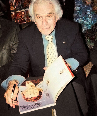 File:Mort Drucker.jpg