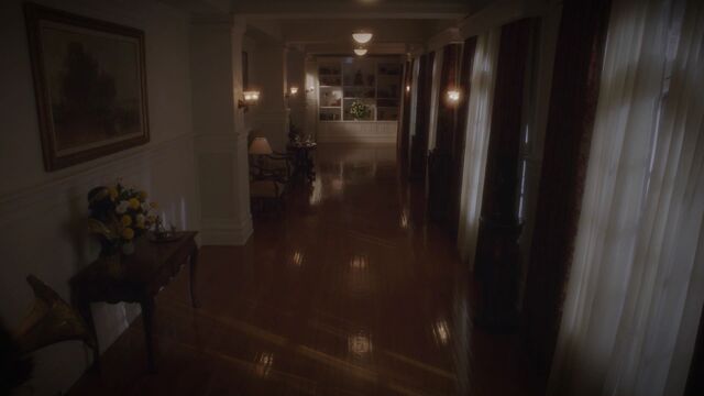 File:Starkpenthousehallway.jpg