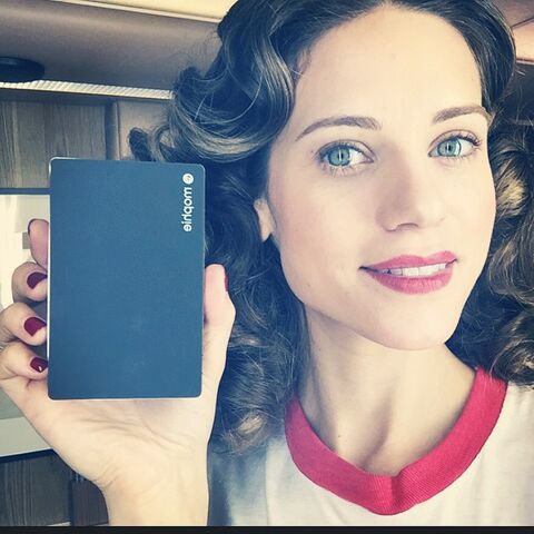 File:Lyndsey Fonseca BTS.jpg