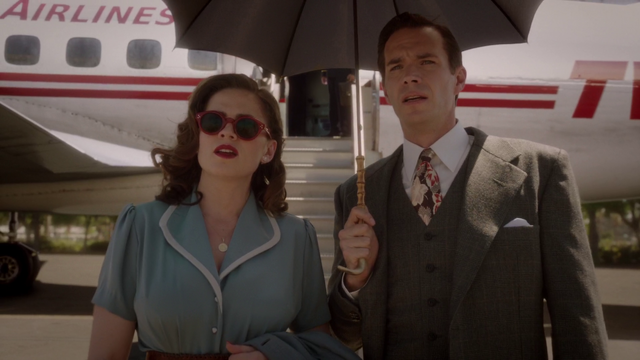 File:Peggy Carter & Edwin Jarvis (2x01).png
