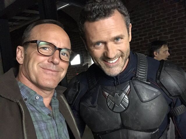 File:Coulson and Mace BtS.jpg