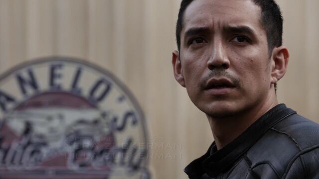 File:RReyes-Canelos-S4E2.jpg