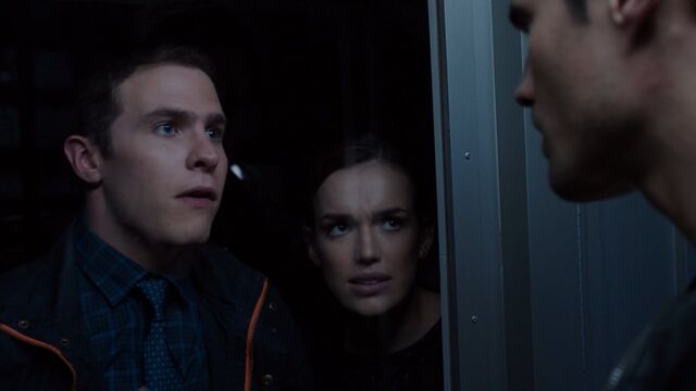 File:Trapped in a pod.jpg