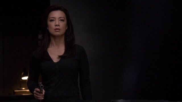 File:Melinda-May-aims-gun-at-Gonzales.jpg