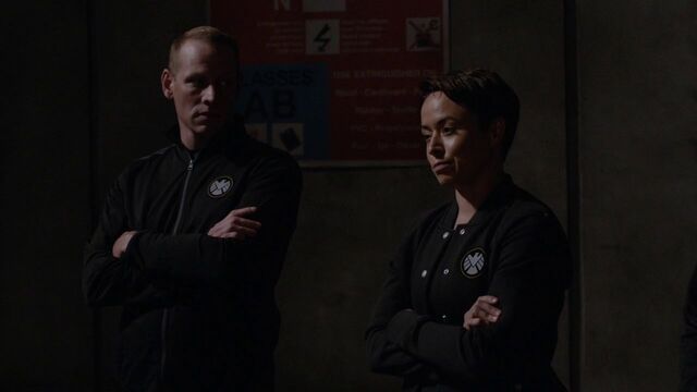 File:Piper-MaysTeam-S4E1.jpg
