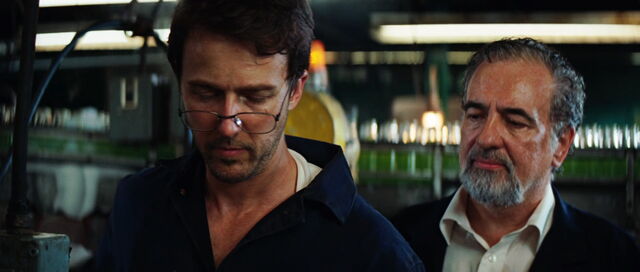 File:Bruce-Banner-Mexico-Glasses.jpg
