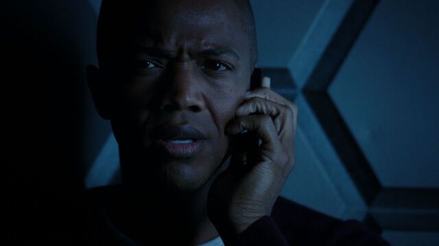 File:Mike-Peterson-Phonecall.jpg