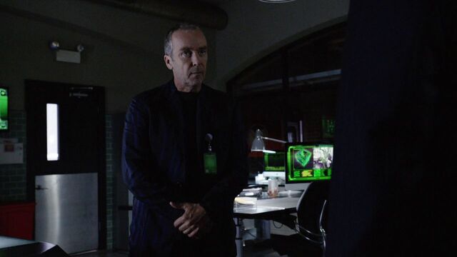 File:HRadcliffe-Playground-S4E7.jpg