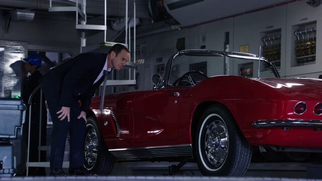 File:CoulsonSpotcheckingLola.jpg