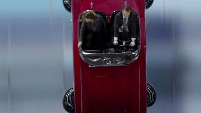 File:LolaFallingOverheadView.jpg