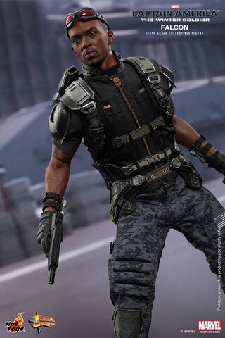 File:Falcon Hot Toy 3.jpg