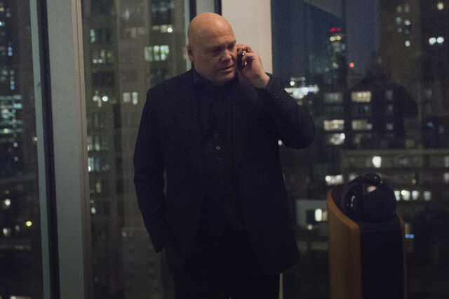 File:WilsonFisk-BlackSuitPhoneCall-Season1.jpg